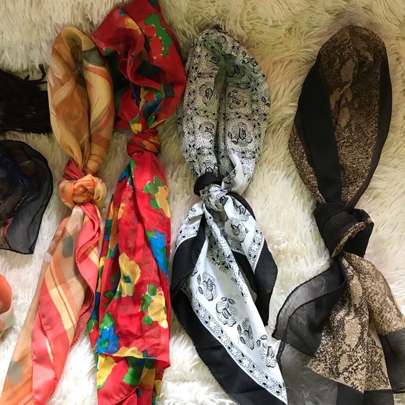 A bundle of 10 beautiful scarves! - Picture 6 of 8